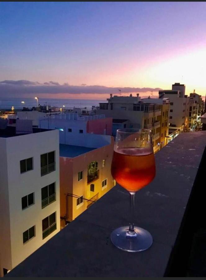 The White Heart House - Attic Sea View Apartman Los Cristianos  Kültér fotó