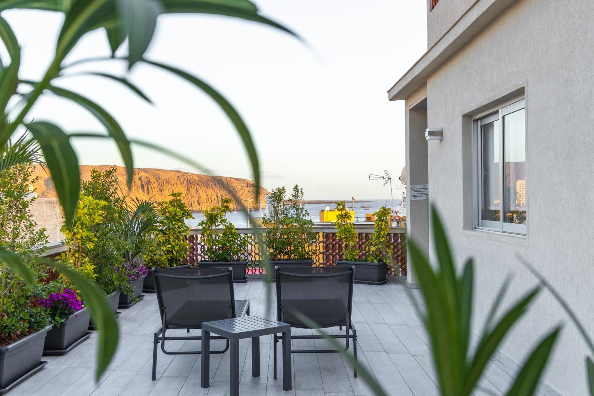 The White Heart House - Attic Sea View Apartman Los Cristianos  Kültér fotó