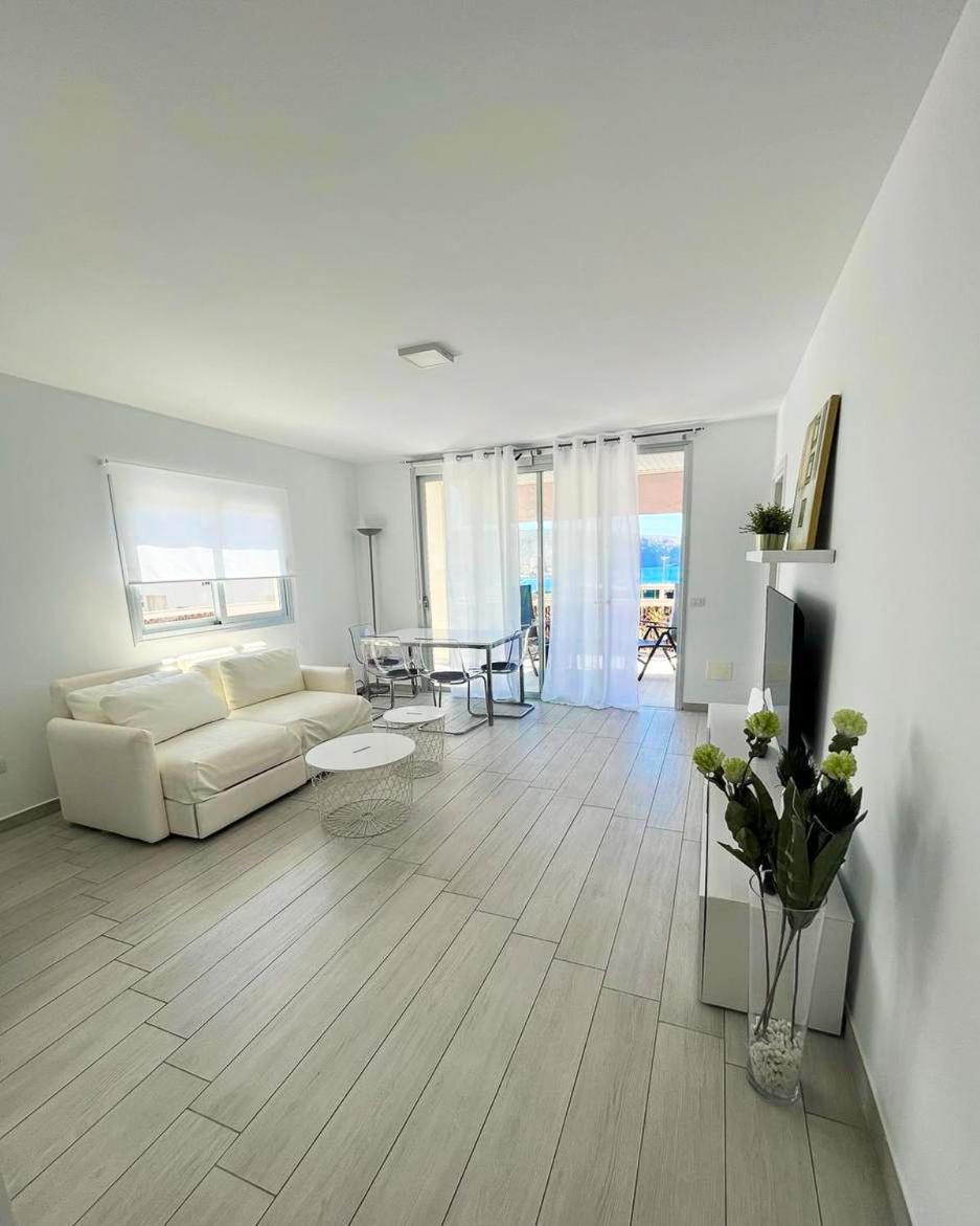 The White Heart House - Attic Sea View Apartman Los Cristianos  Kültér fotó