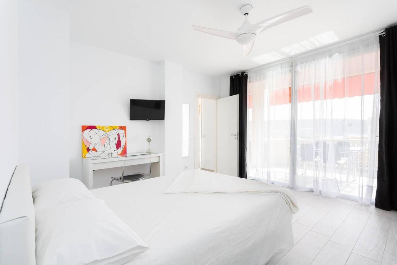 The White Heart House - Attic Sea View Apartman Los Cristianos  Kültér fotó